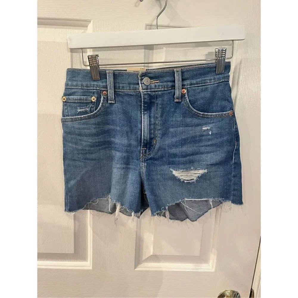 Levi’s High-Rise Shorts Slim Hip Sz 2/ 26 NWT